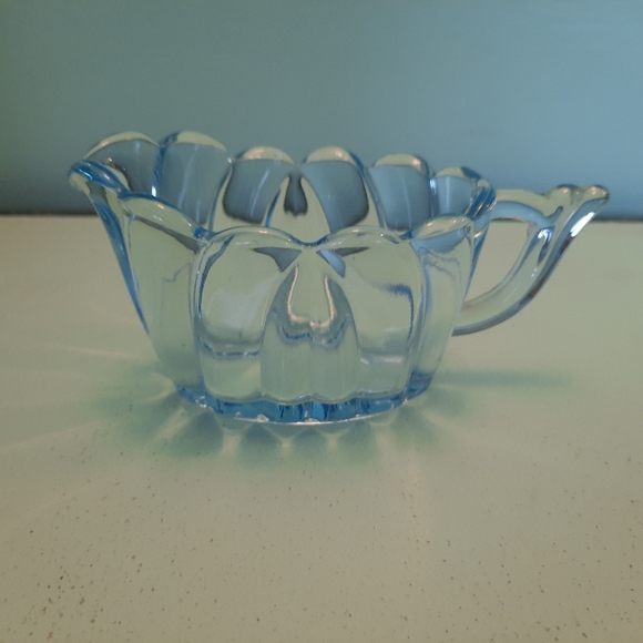 Vintage Light Blue Glass Sugar & Creamer Set w/Under-plate Tray GLOWS - Picture 7 of 14
